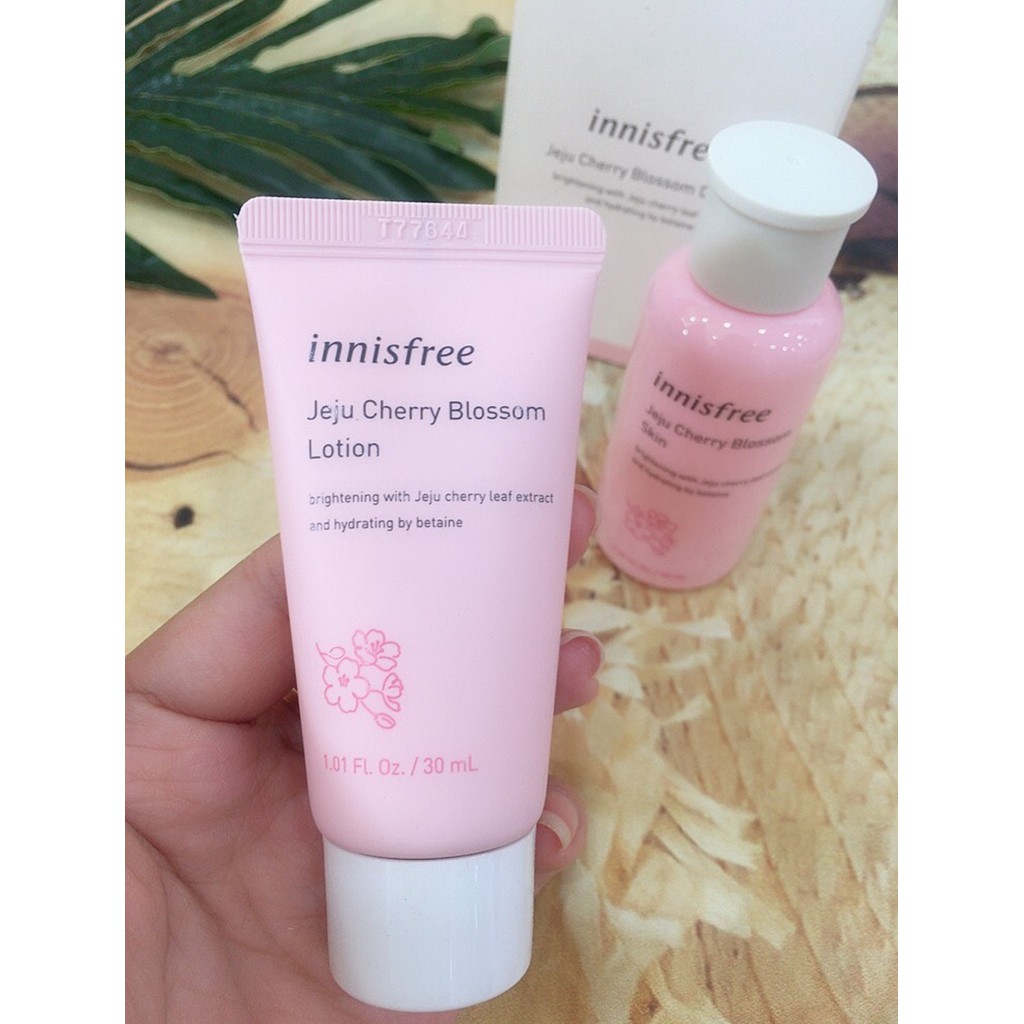 Bộ Dưỡng Da Hoa Anh Đào Innisfree Jeju Cherry Blossom Duo Kit 2 Món