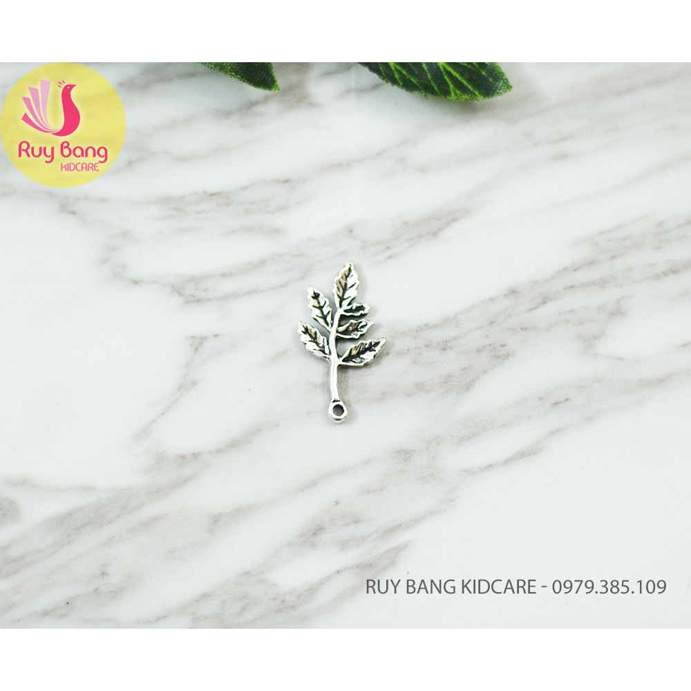 Cành lá kim loại, center đá đính hoa vải handmade