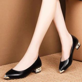 Giày đế thấp mũi nhọn