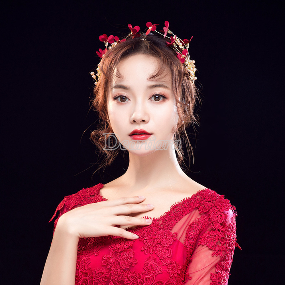 Băng đô phối hoa đỏ sang trọng dành cho cô dâu