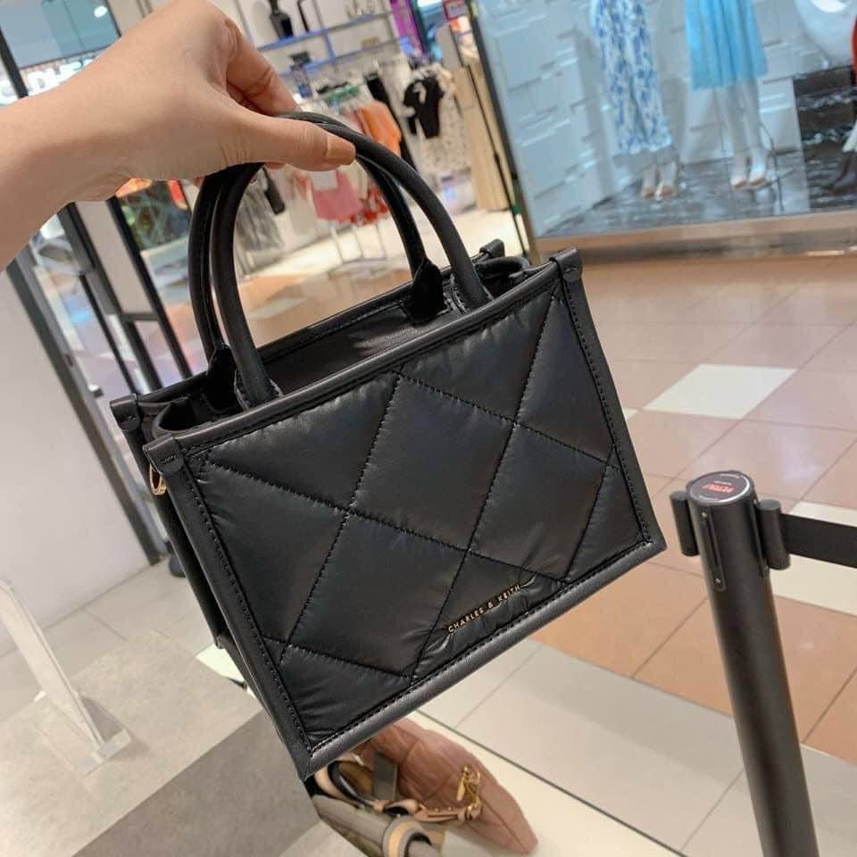 Túi đeo chéo / quai xách Charles&amp;keith model CK2-30781600 2 màu sang trọng dễ phối đồ sang trọng hàng hiệu