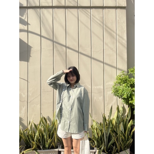 SƠ MI OVERSIZE XẺ TÀ PHỐI NÚT