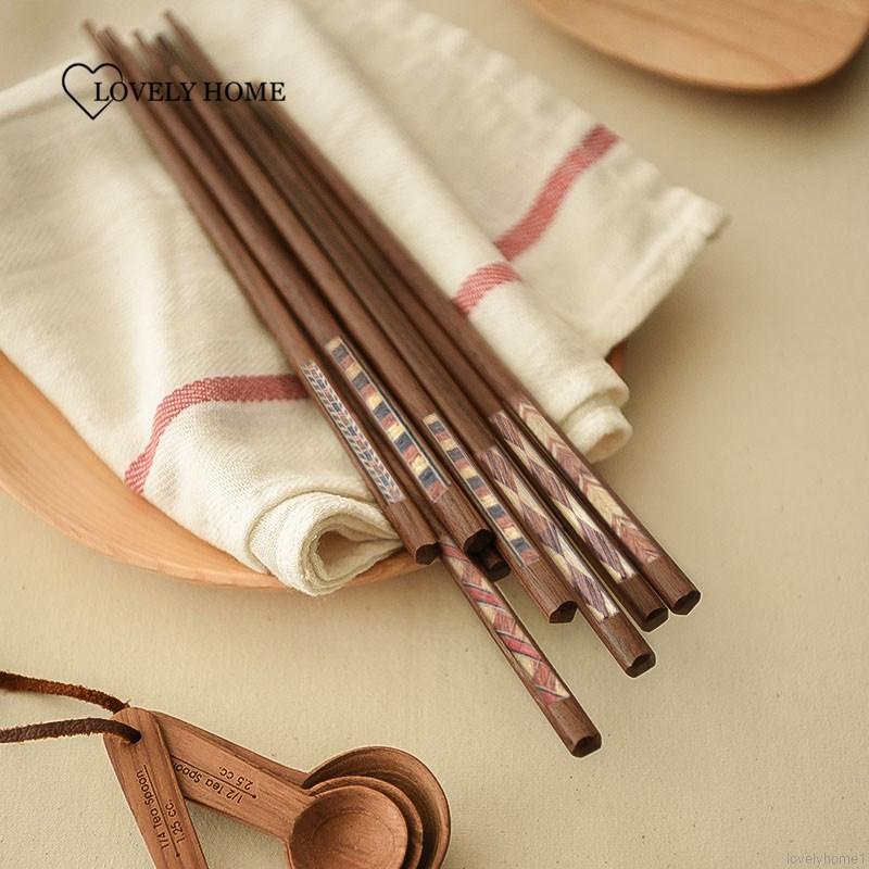 Đôi đũa bằng gỗ phong cách Nhật Bản sáng tạo dành cho trang trí nhà hàng