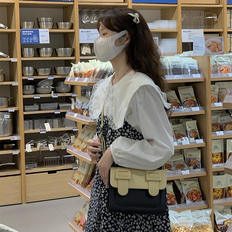 Set áo sơ mi cổ búp bê in hoa + đầm yếm dài trung bình cho nữ