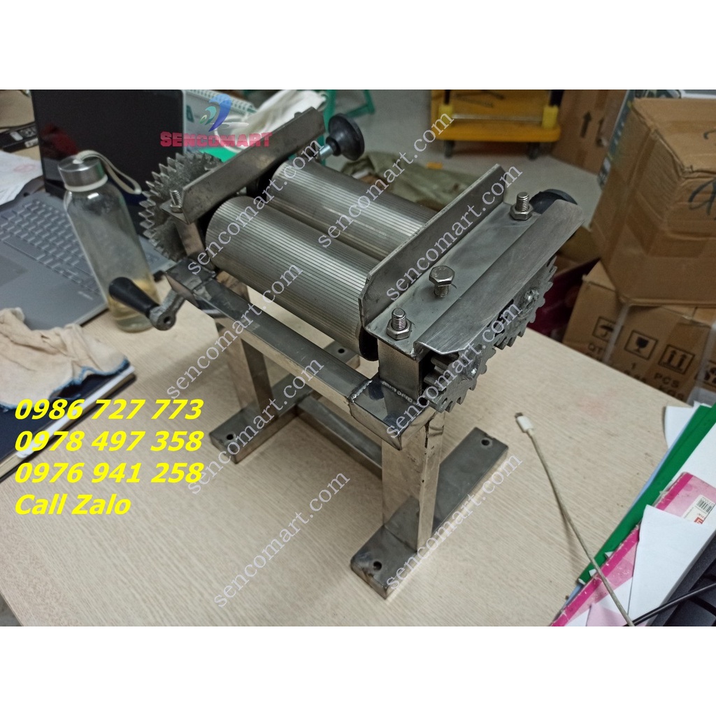 Máy cán cá đuối, cán mực khô quay tay inox