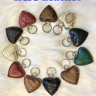 [ Ảnh thật 100% ] Móc khóa da trăn thật 100%
