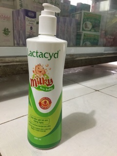 Sữa tắm lactacyd vòi