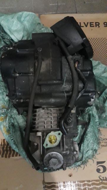 Nguyên cục máy ya sirius rin rã xe vừa.có chạm đầu