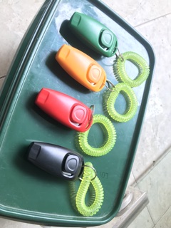 Clicker còi huấn luyện