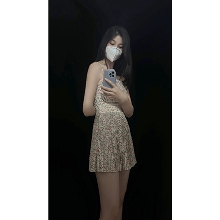 Váy ngắn hai dây xếp ly hoa nhí