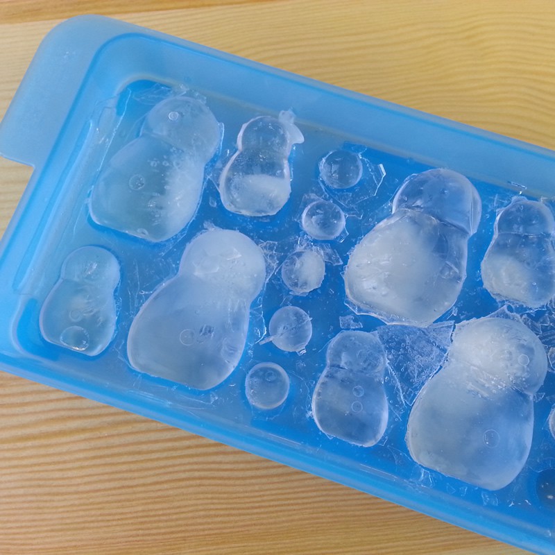 Khay làm đá hình người tuyết