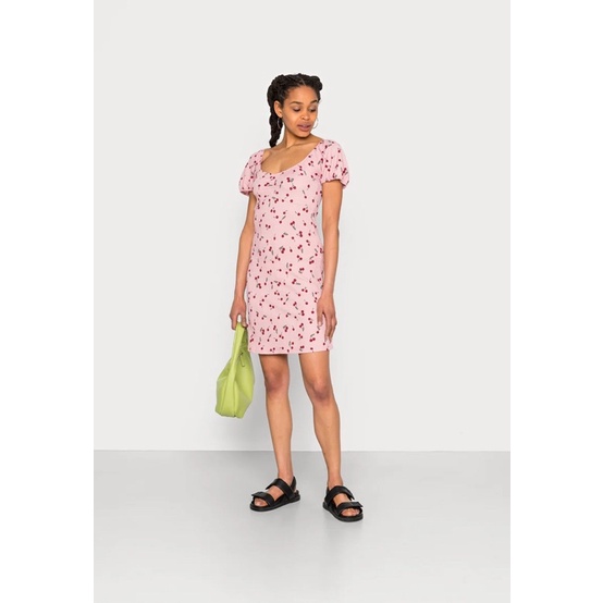 Váy xoè nhẹ dư sịn Onl* hoạ tiết cherry Tqxk