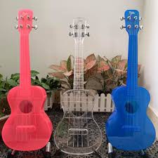 Đàn Ukulele Màu Hồng Trong Suổt