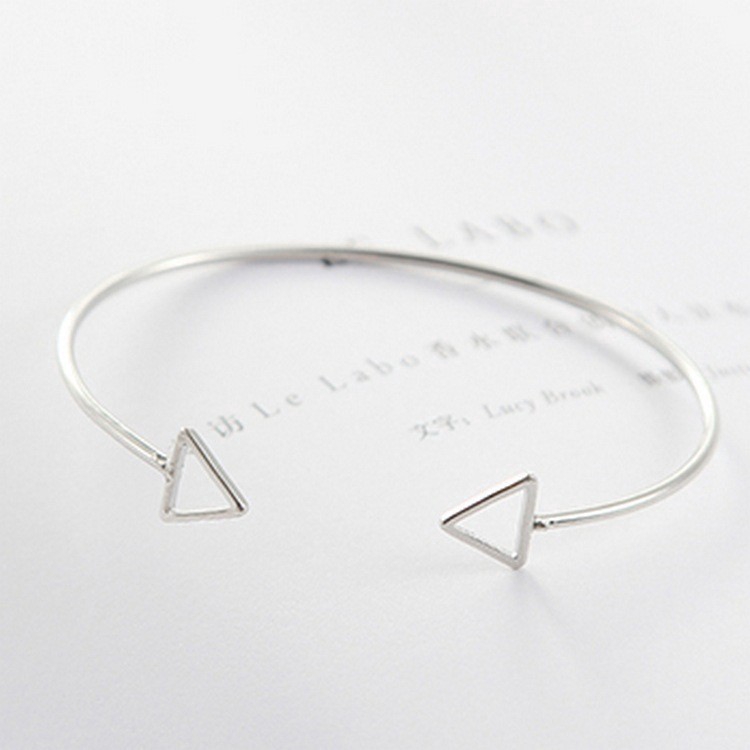 Vòng tay hợp kim mở nhỏ xinh dễ thương dành cho nữ | BigBuy360 - bigbuy360.vn