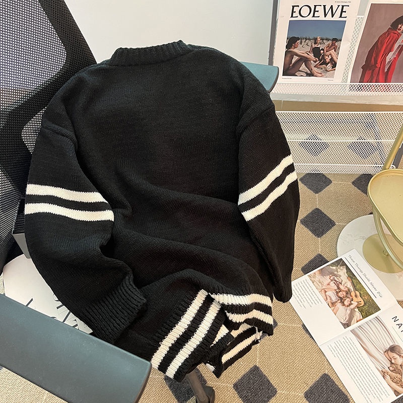 Áo Khoác Cardigan Dệt Kim Cổ Chữ V Hoạ Tiết Kẻ Sọc Phối Chú Ong Nhỏ Xinh Xắn