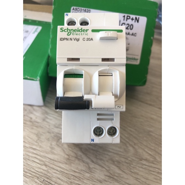 Cầu Dao Chống Giật RCBO Schneider 20A A9D31620