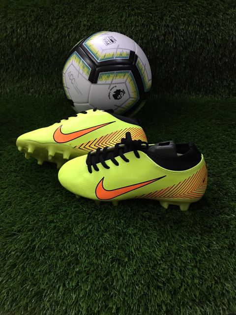 Giày đá bóng đinh to , giày đá banh sân cỏ tự nhiên ( cam kết y hình )
