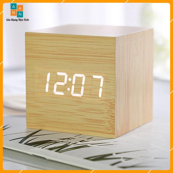 Đồng hồ giả gỗ DAKOP để bàn hình vuông tiên dụng với nhiều chức năng. ANAN DECOR