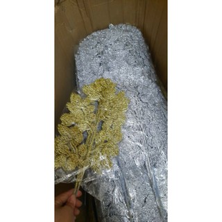 Lá hồng trang trí oản
