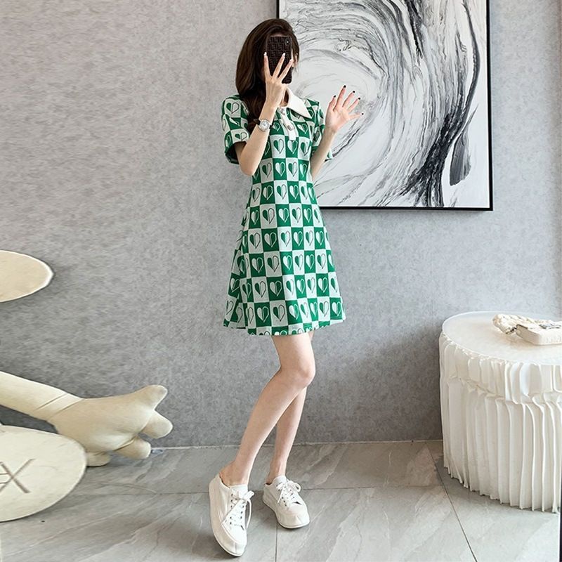 Green plaid fashionable dress for women in the summer of 2022, the new style looks thin, foreign style, polo collar, medium and long style.