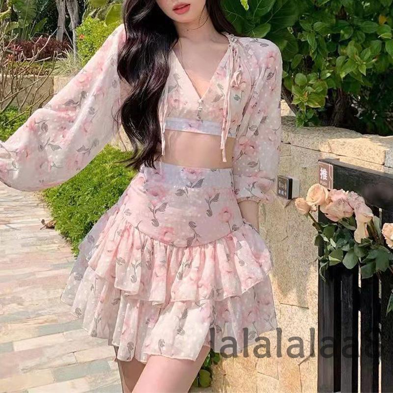 Set Đồ Mùa Hè 2 Món Gồm Áo Crop Top Tay Dài Cổ Chữ V Sâu In Hoa + Chân Váy Ngắn Cho Nữ