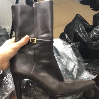 Bốt c của chị Trần Trần