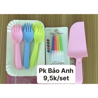 Bộ dao, dĩa, đĩa, nến ăn bánh kem