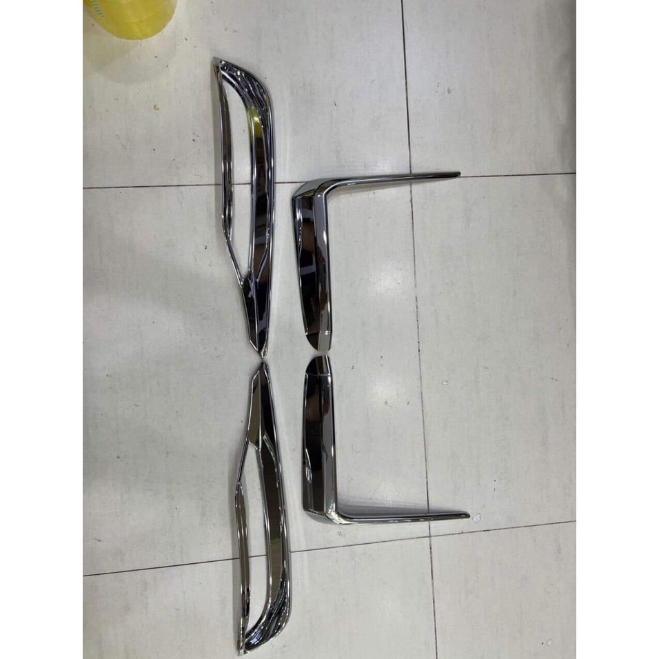 Ốp viền đèn gầm trước, sau Toyota Avanza 2022-2023