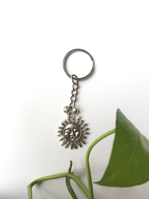 Móc khoá kim loại biểu tượng mặt trời, mặt trăng