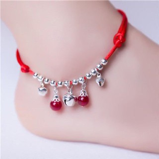 Lắc chân sợi chỉ đỏ may mắn