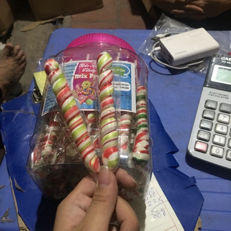 Kẹo xoắn mút