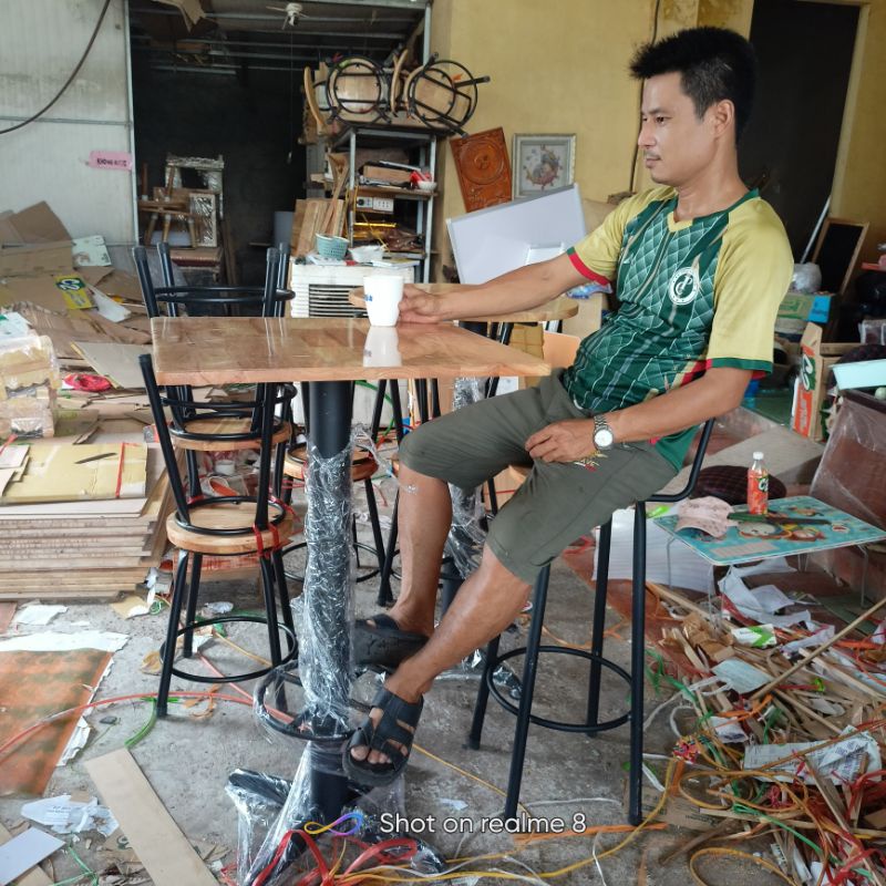 Bàn cafe quầy bar chân trụ cao 1m mặt gỗ cao su 60cm