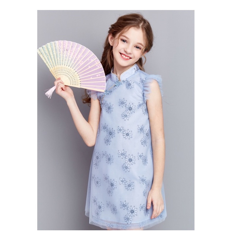 V113 - Váy ren xanh hoa thêu bé gái