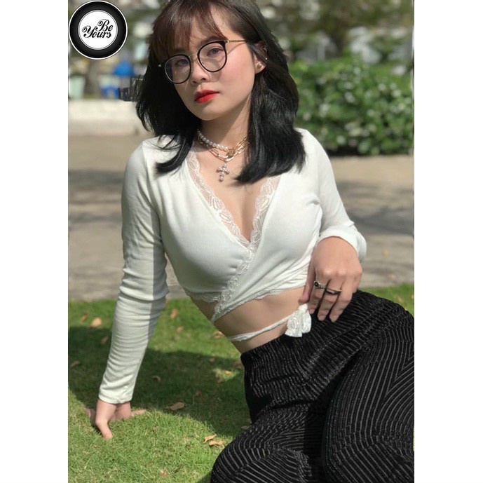 Áo Croptop Tay Dài Phối Ren Cổ Tim Buộc Eo Có 2 Màu Đen Trắng Chất Gân Co Giản Thấm Mồ Hôi Cực Mát .