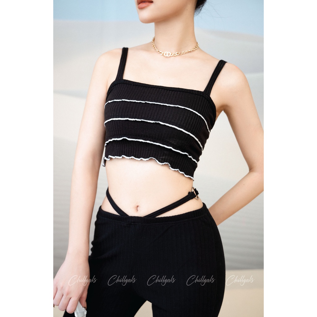 Áo 2 dây Chillgals len tăm croptop cổ vuông đen viền trắng, 2 dây quai to dáng lửng ôm body A-010DE