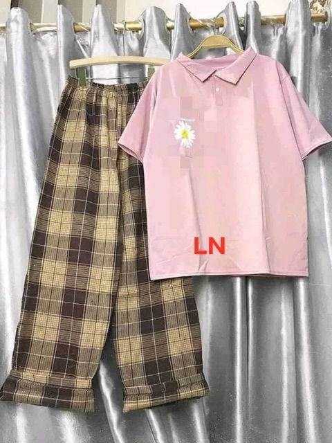 Bộ áo thun cổ bẻ polo + quần kẻ ô cảo ống suông rộng
