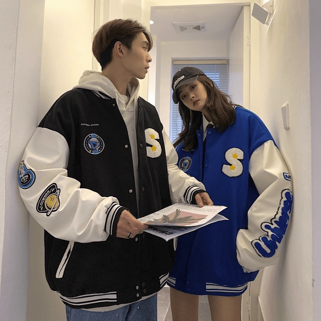 (FREE SHIP) ÁO KHOÁC BOMBER NỮ PHỐI HỌA TIẾT TAY LOGO NGỰC PHONG CÁCH CÁ TÍNH SÀNH ĐIỆU TK 2022