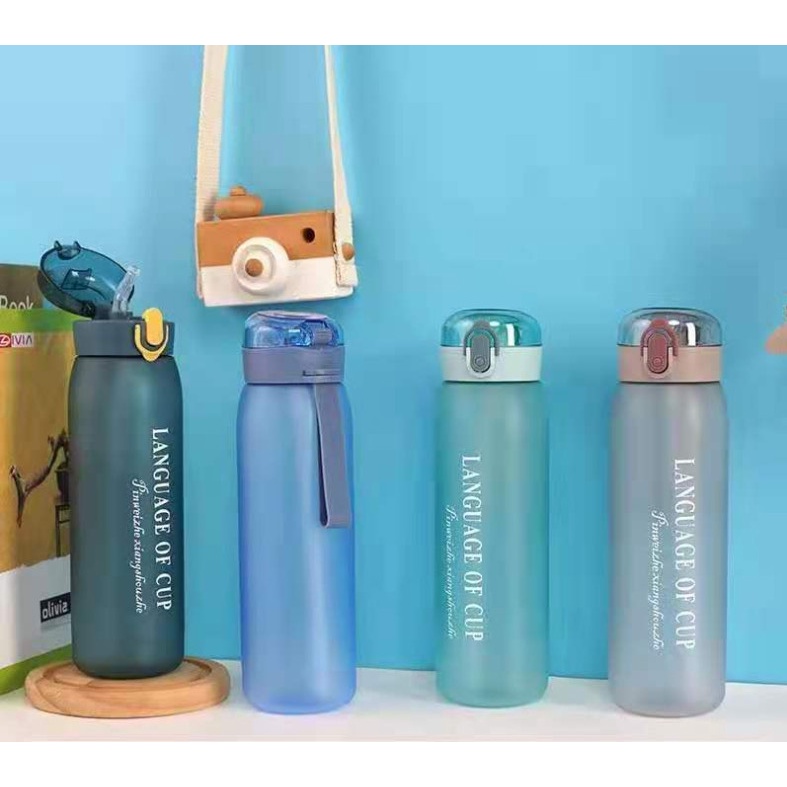 Bình đựng nước nhựa bình nước thể thao kèm ống hút dung tích 650ml
