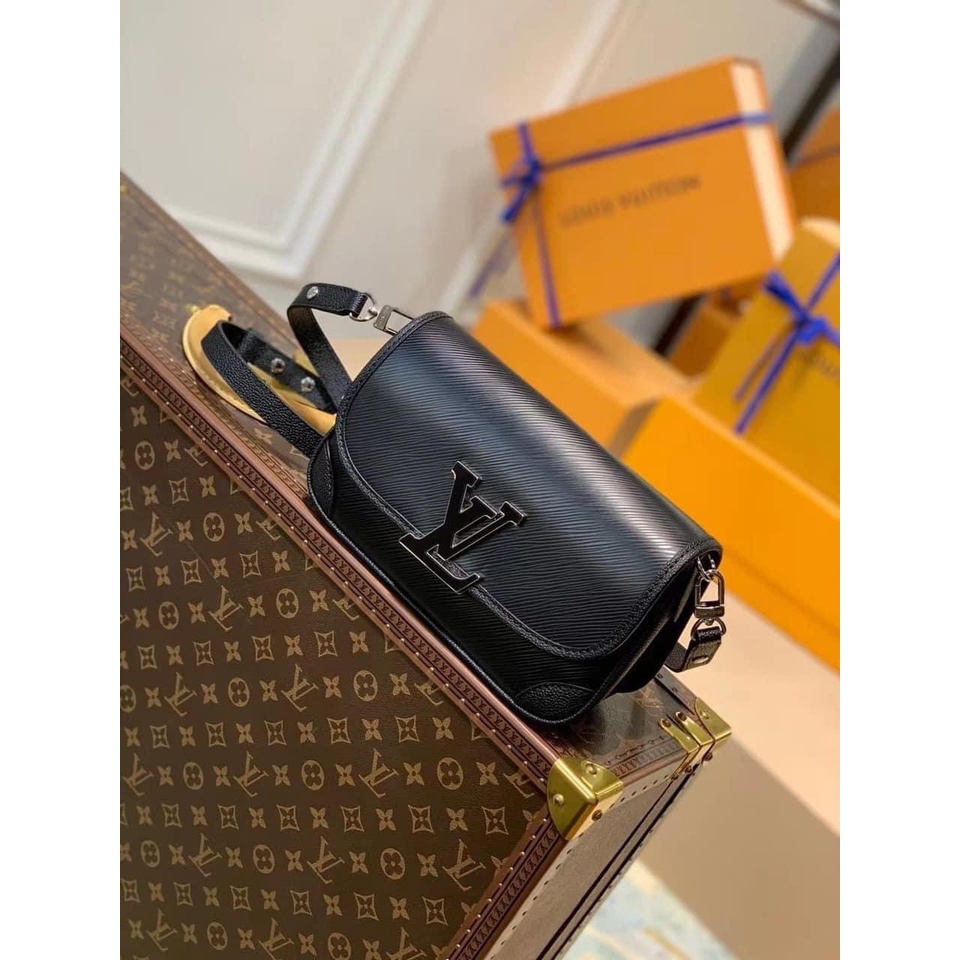 Túi đeo Louis Vuitton new Dáng kẹp nách hot hit Box vip nam châm - 2 mầu size 24cm