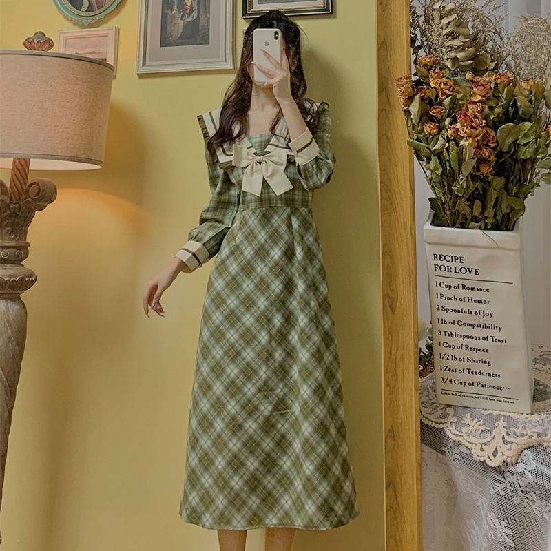 Đầm Dài Ngang Gối Màu Xanh Lá Họa Tiết Kẻ Sọc Cổ Thủy Thủ Ôm Dáng Phối Nơ Thanh Lịch