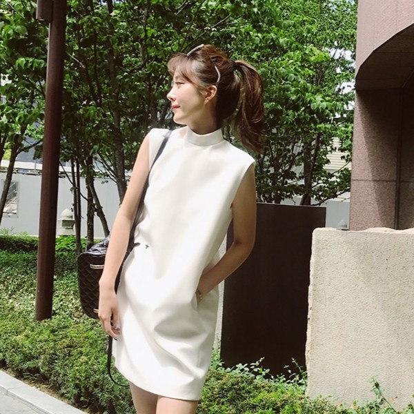 Đầm trắng nữ dáng suông midi cổ lọ Emilyshop