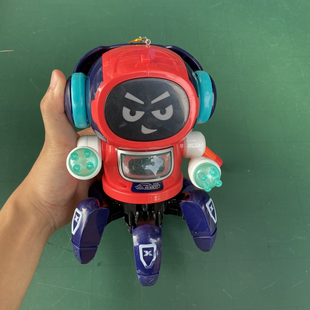 Đèn lồng Robot biết đi phát nhiều bài nhạc và có đèn sáng cho bé chơi Trung Thu