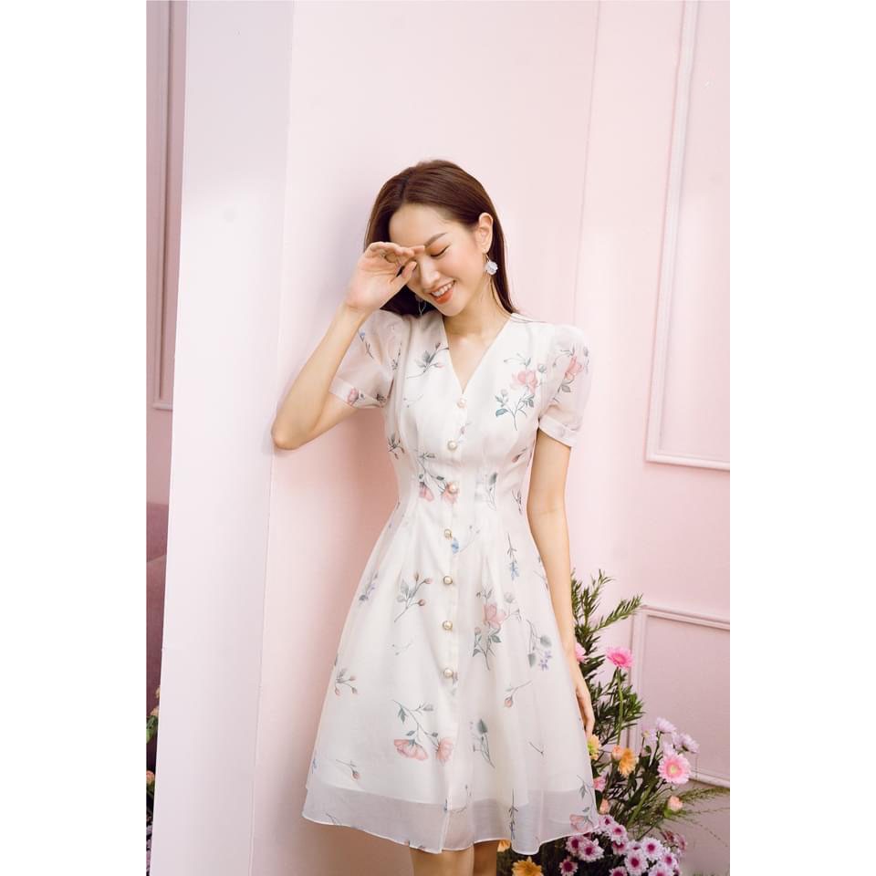 Đầm du lịch, đi biển họa tiết hoa màu trắng đủ 4 size e-1233 | BigBuy360 - bigbuy360.vn