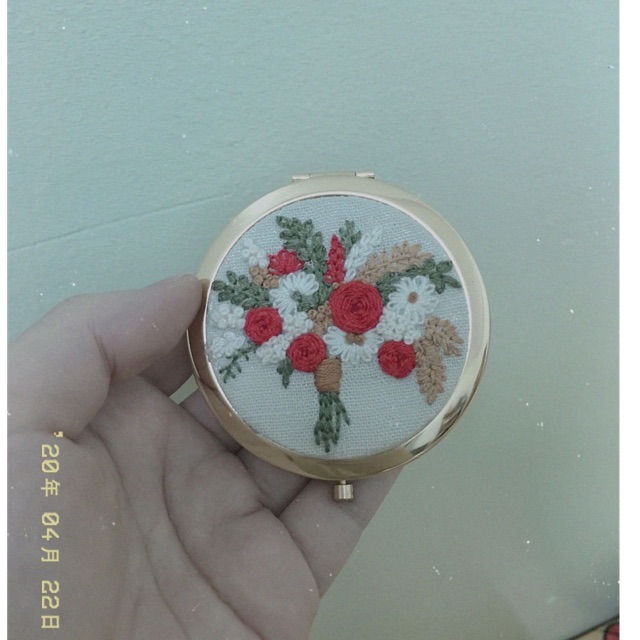 Gương thêu tay handmade