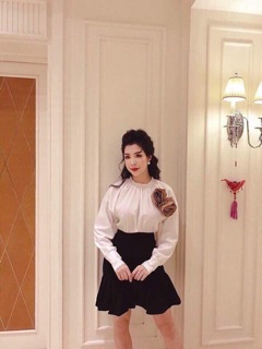 Set áo đính hoa mix chân váy đuôi cá