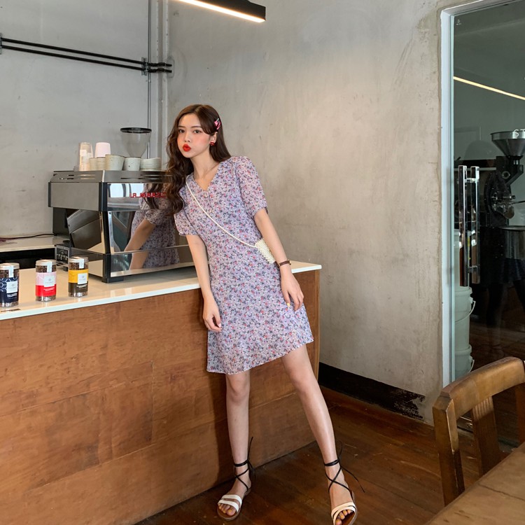 Đầm Tay Ngắn Hoạ Tiết Hoa Thiết Kế Cổ Chữ V Nữ Tính | BigBuy360 - bigbuy360.vn