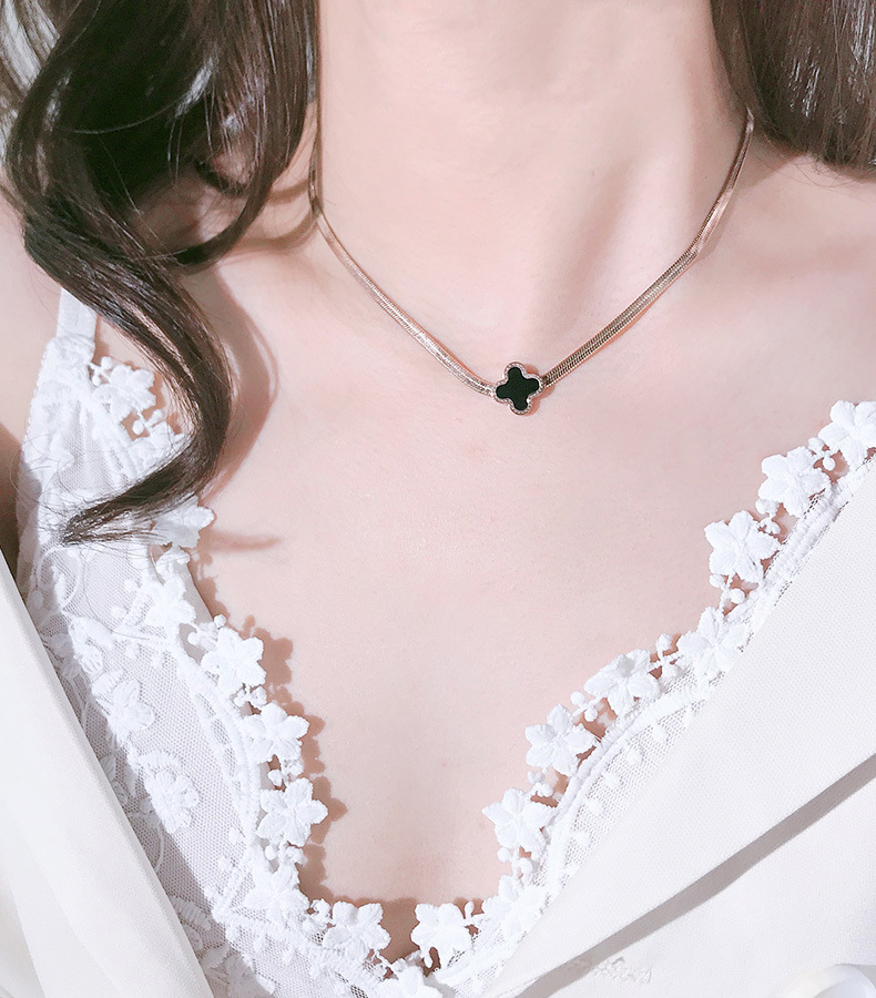 2021 new Korean four-leaf clover pendant titanium steel rose gold ladies thick necklace