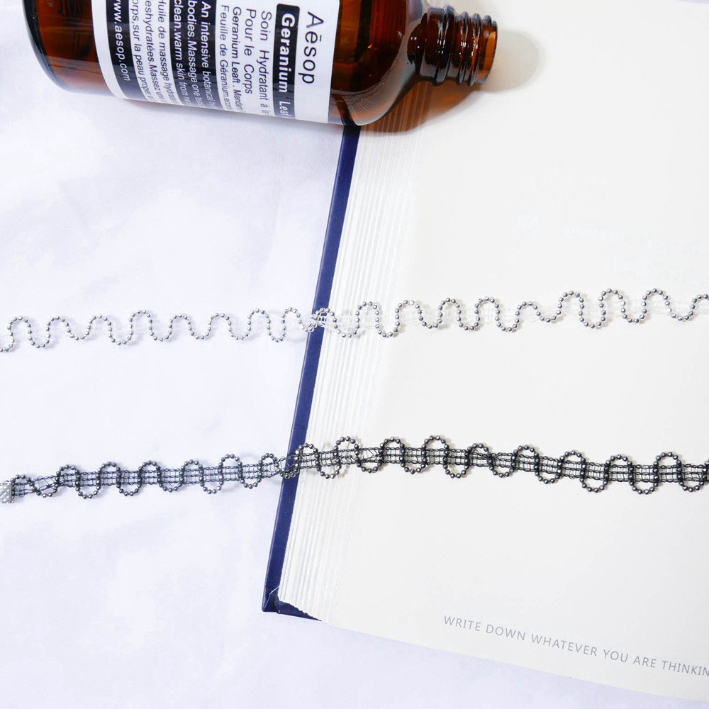 Vòng cổ dây bện đính hạt nhỏ