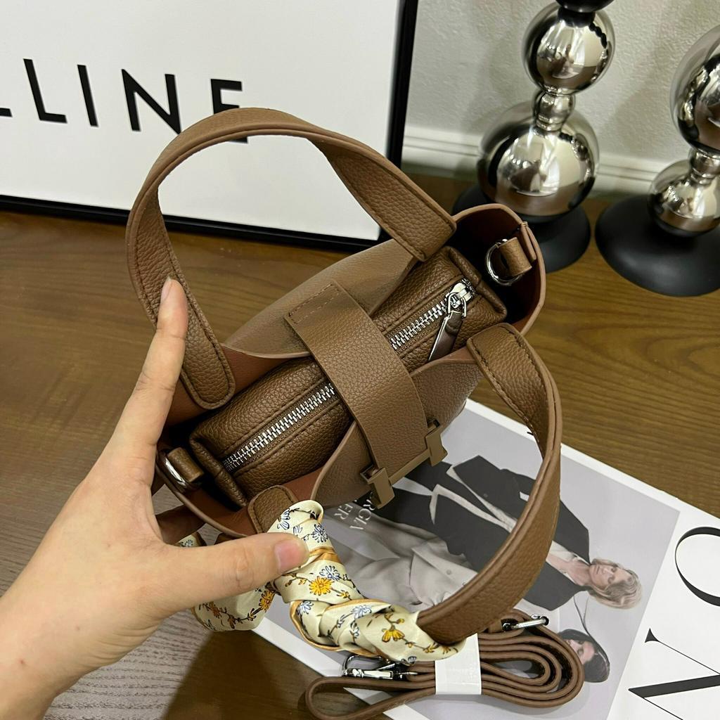 Túi dáng làn size 20 cm Qc chất mềm tặng kèm khăn lụa(không hộp)