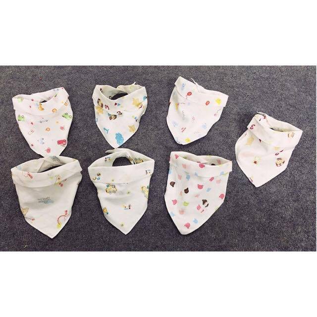 Yếm xô tam giác cho bé